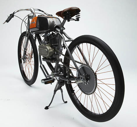 A bespoke Derringer motorbike, studio profile